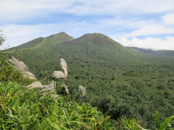 ススキと男岳と女岳