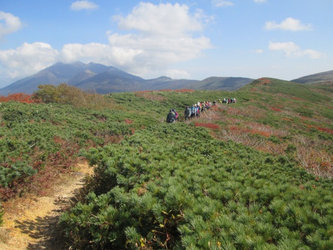 岩手山を背に