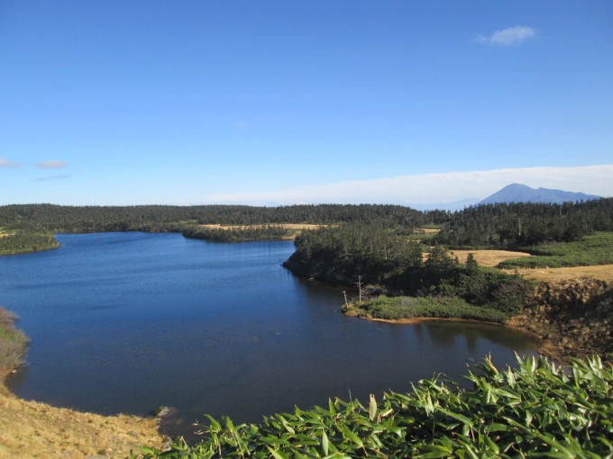 八幡沼と岩手山
