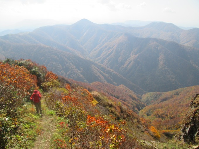 女神山を背に