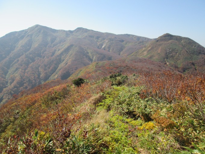 牛形山と白っこ森
