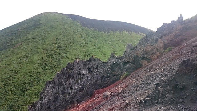 柱状せつりと岩手山640
