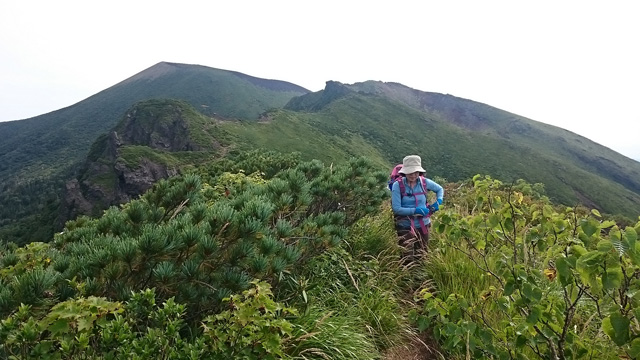 岩手山を背に640