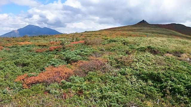 Y岩手山と三ッ石山のツーショット640