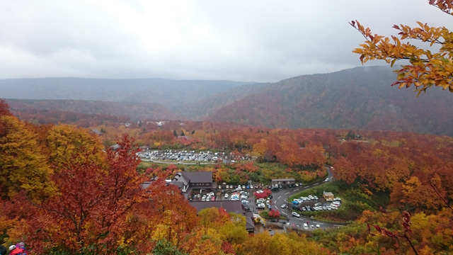 酸ケ湯温泉の紅葉640