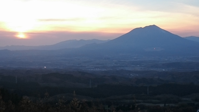 岩手山に沈む夕日640