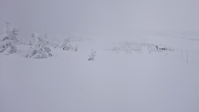 雪原に建つ陵雲荘640