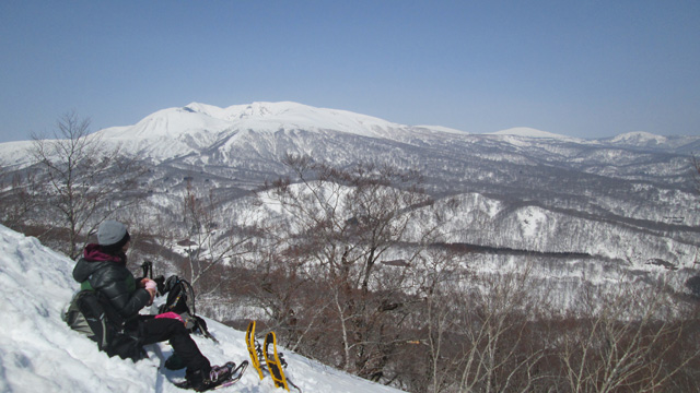 仙岩峠で秋田駒を眺め640