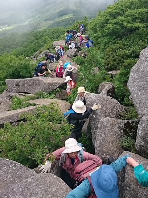 山頂直下岩場480