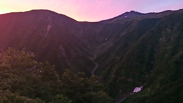 奈曾渓谷と鳥海山640