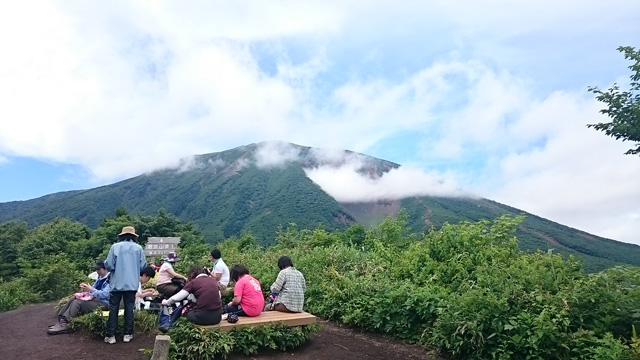 山頂と岩手山640