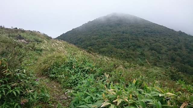田代山を望む