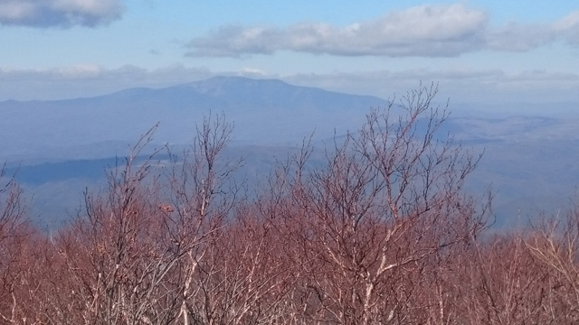 北に早池峰を望む640