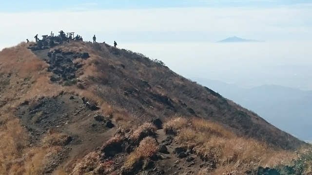 学園登山男岳と鳥海山640