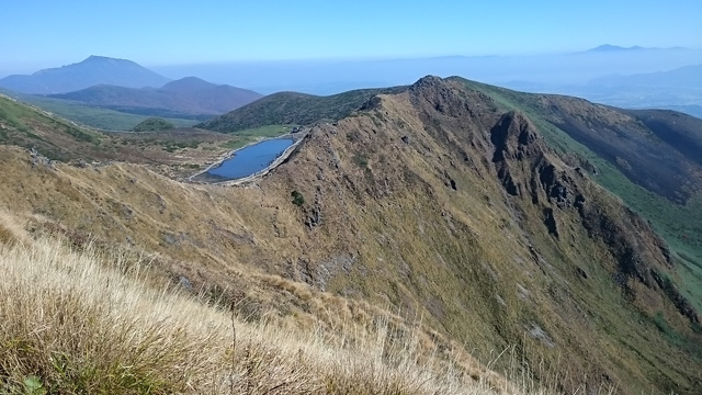 学園登山阿弥陀池と岩手山640