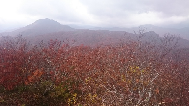経塚山と牛形山640