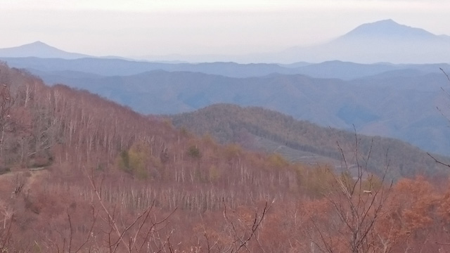 遠別岳からの姫神山と岩手山640
