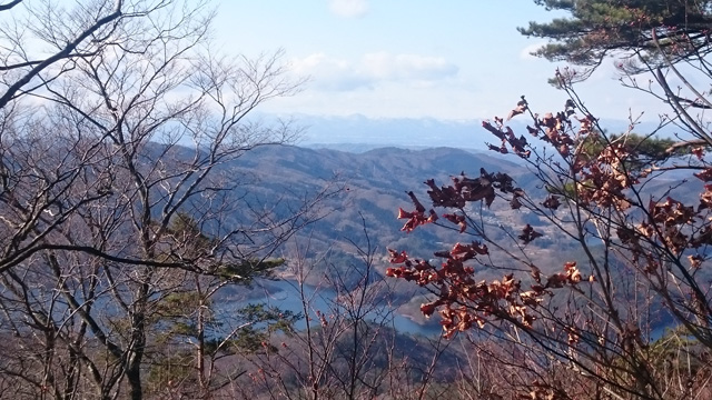 眼下には田瀬湖640