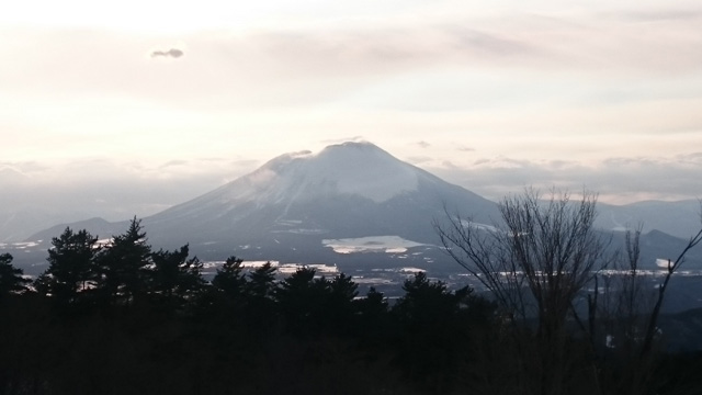 暮れなずむ岩手山640