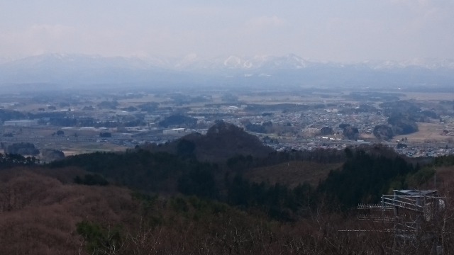 霞む焼石連峰