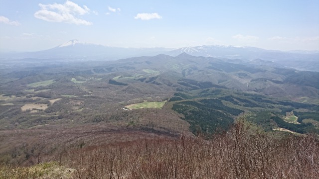 南峰からの岩手山と八幡平640