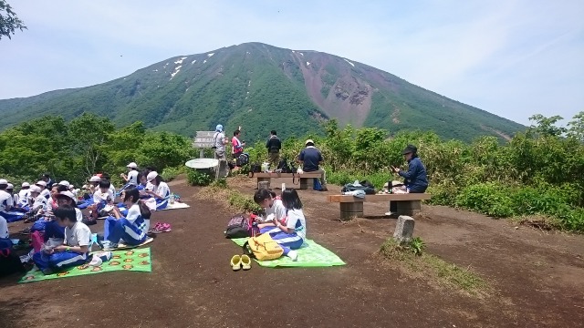 全員登頂お昼ごはん640
