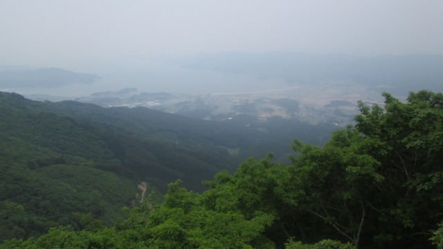 広田湾と陸前高田市を見下ろして640