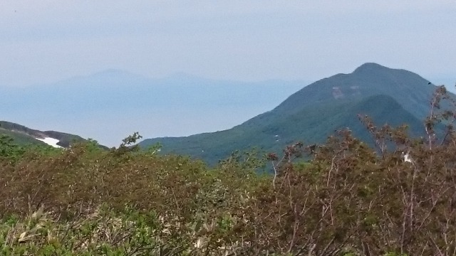 経塚山と早池峰山640
