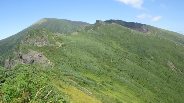 鬼ヶ城と岩手山薬師岳640