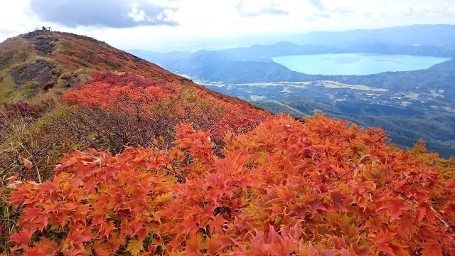 男岳と田沢湖640