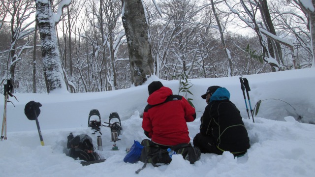 深雪の中でランチ640