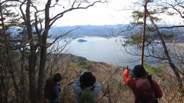 下山で山田湾を望む640