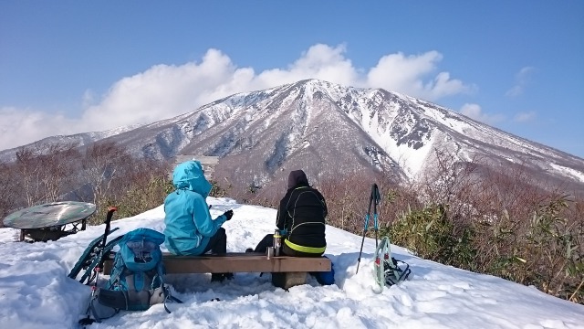 鞍掛山頂で640