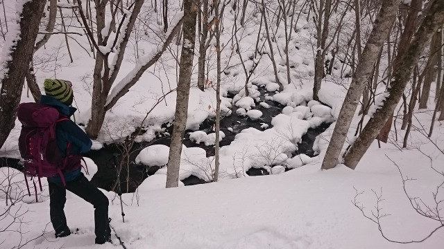 黒沢川を見下ろして640