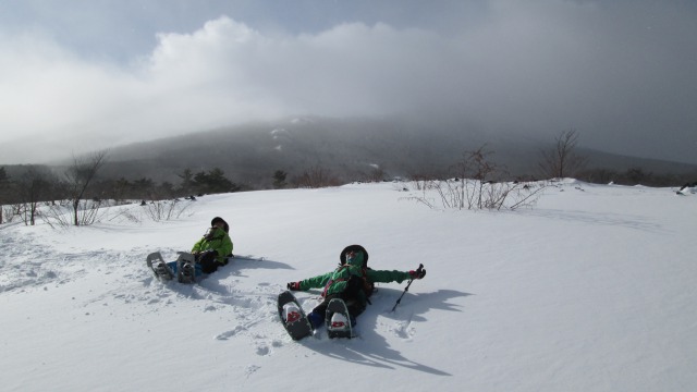焼走りの雪原の上に寝ころびて空に吸われし●●歳の640心