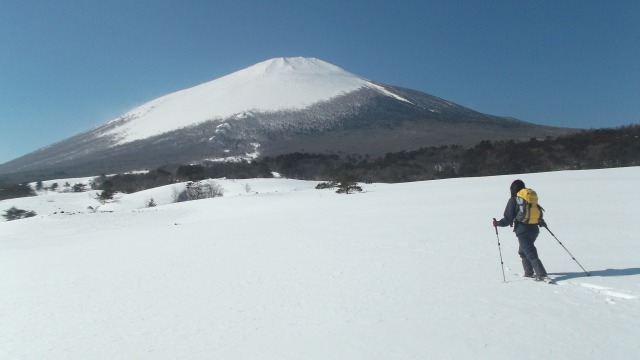 焼走り大雪原を行く640