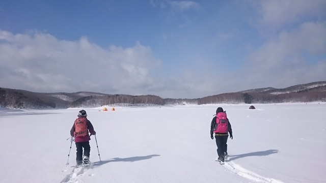 広い湖面640