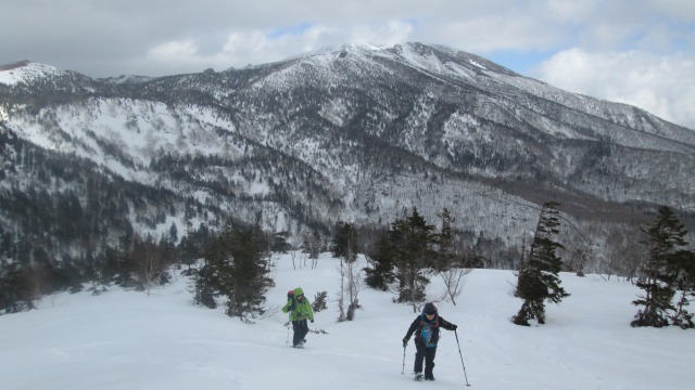180316鎌倉森岩手山を背に640