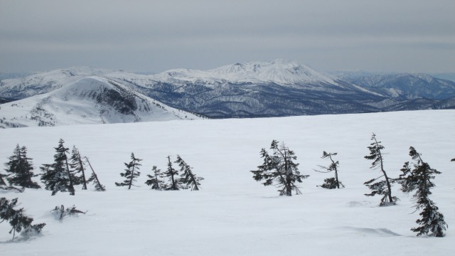 畚岳と秋田駒640