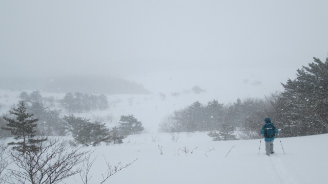 焼走り吹雪の下山640