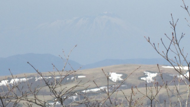 0419石上山から岩手山640