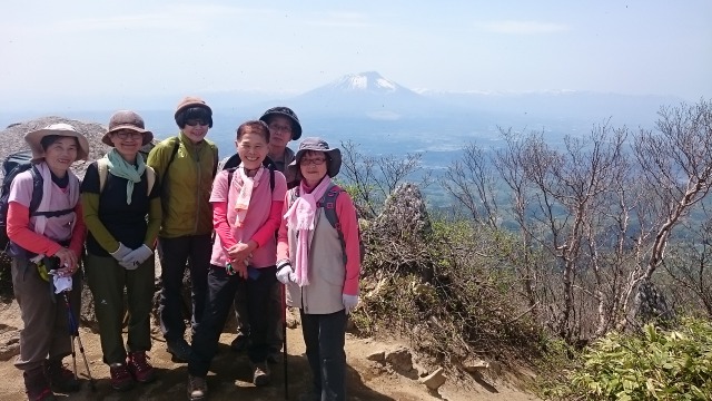 0515姫神山岩手山を背に640