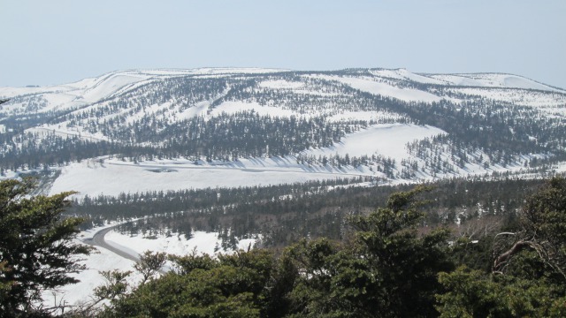 0422八幡平雪原台地640