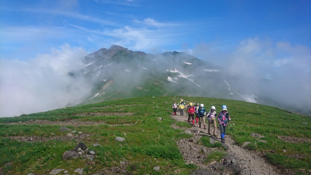 鳥海山を背に640