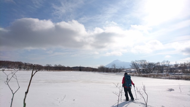 御在所雪原と岩手山640