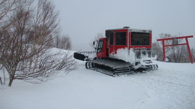 雪上車を見送る640 (2)