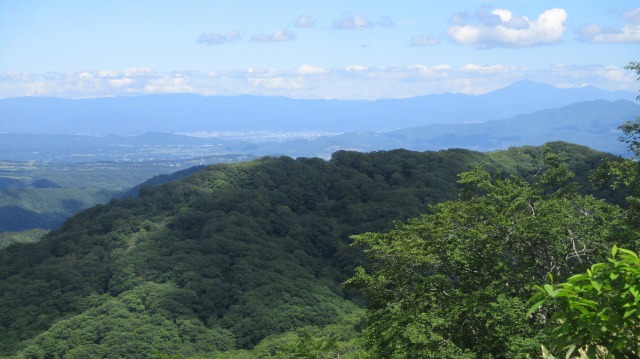 盛岡市街と早池峰山640