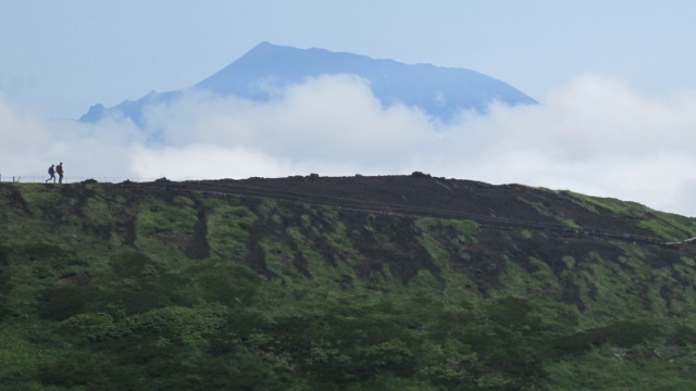 雲海の向こうに岩手山640