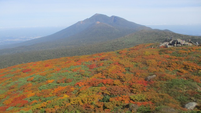 三ツ石からの岩手山と絨毯640