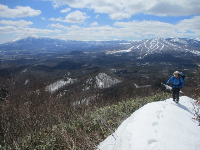 御月山の山頂部を行く640